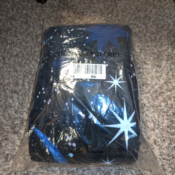 NEW! VS Celestial Print Blanket - Picture 2 of 6